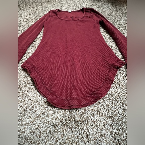 We The Free Women’s Small Maroon Sunni Valley Thermal Waffle Cut Long Sleeve Top - Picture 4 of 13